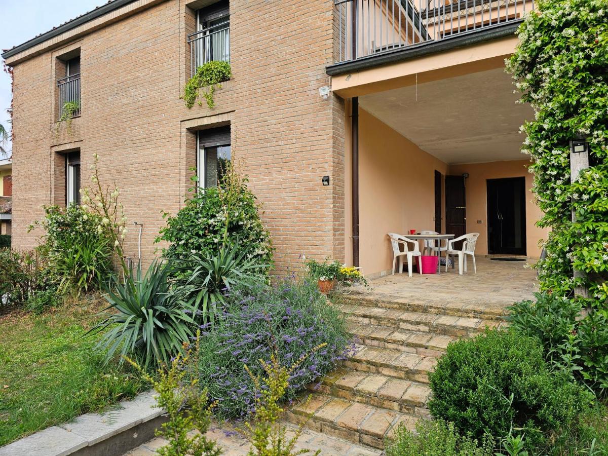 Casa Vincenzo 130 Mq Con Portico Ed Ingresso Esclusivo Dal Giardino Villa Felino Exteriör bild